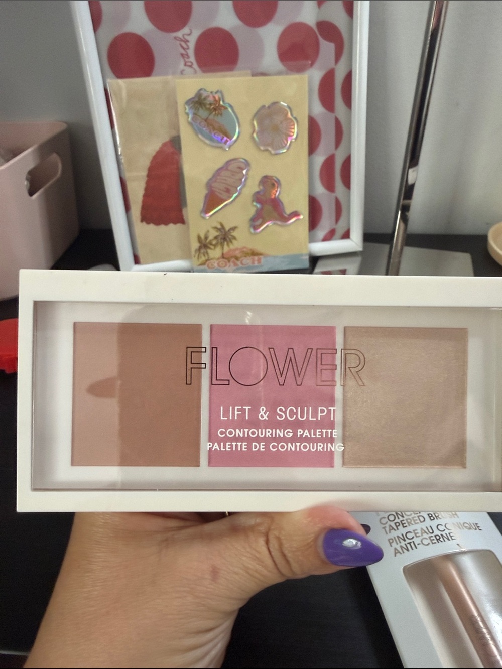 Flower NEW Lift & Sculpt Contouring Palette with Concealer Tapered Brush - Picture 2 of 9